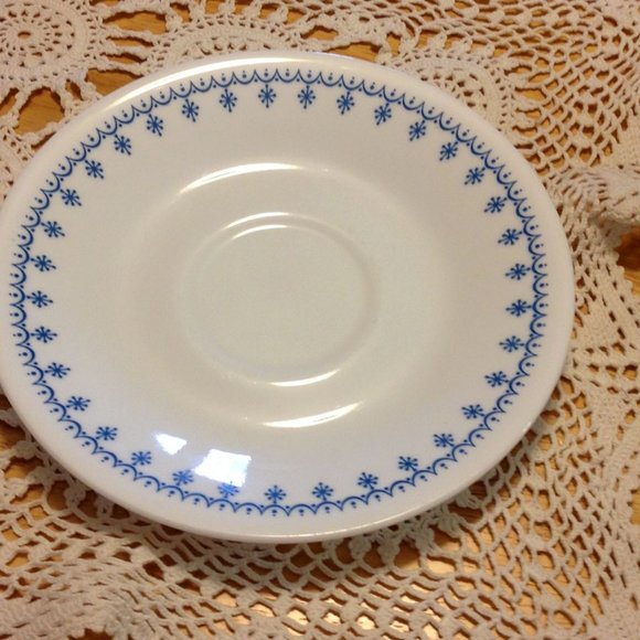 Vintage Corelle Snowflake Garland cups, saucers - Picture 7 of 12